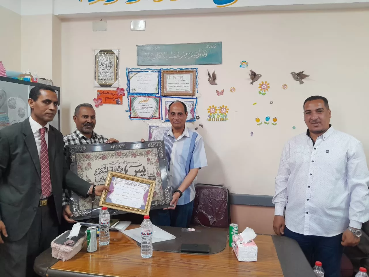 الأوسط قمولا الثانوية بنقادة تكرم المتفوقين وحفظة القرآن الكريم  99 - جريدة المساء