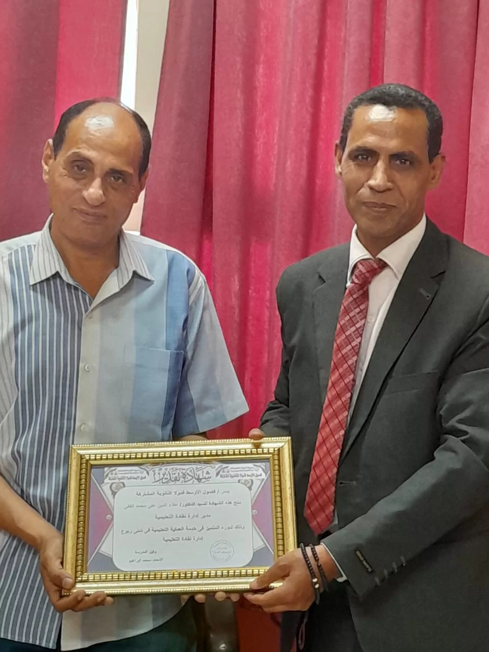 الأوسط قمولا الثانوية بنقادة تكرم المتفوقين وحفظة القرآن الكريم  95 - جريدة المساء