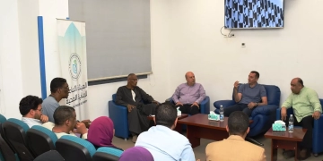 محافظ أسوان يواصل لقاءته الجماهيرية مع أهالى دراو 1 - جريدة المساء