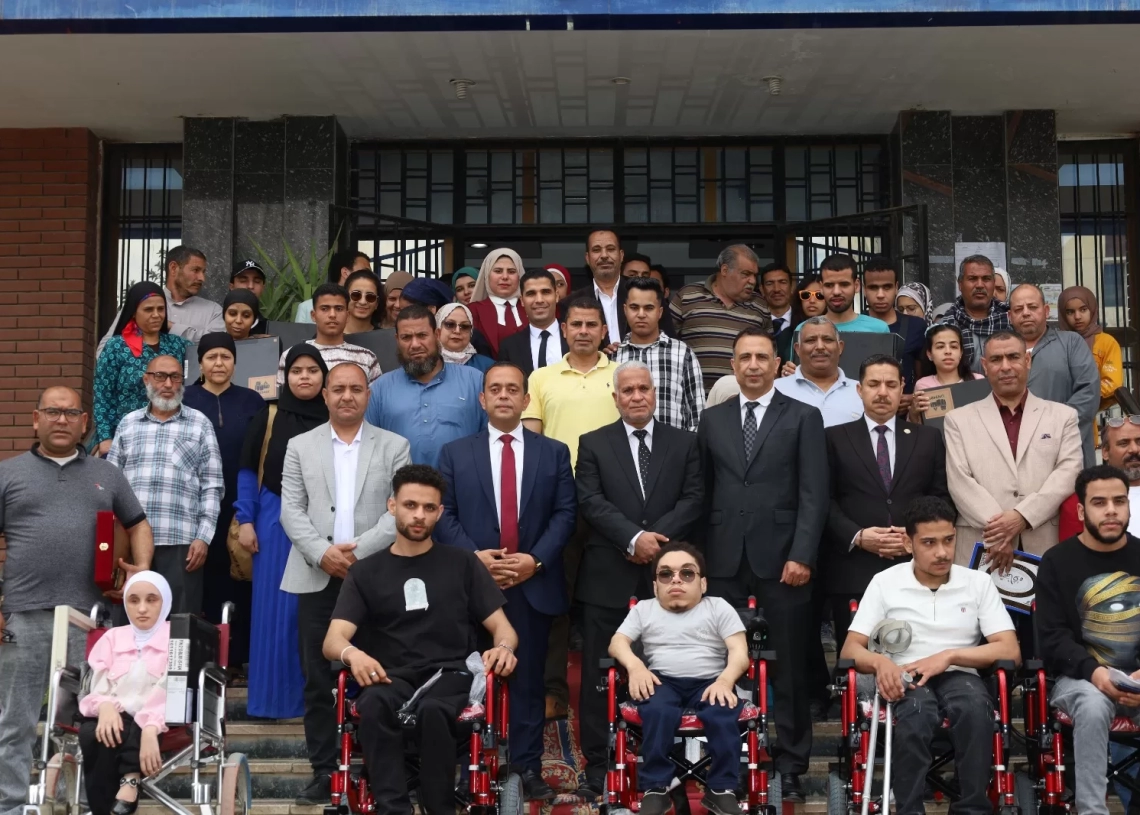 وحدة التضامن بجامعة المنيا توزع 25 لاب توب ناطق و10 كراسي متحركة للطلاب من ذوي الإعاقة 18 - جريدة المساء