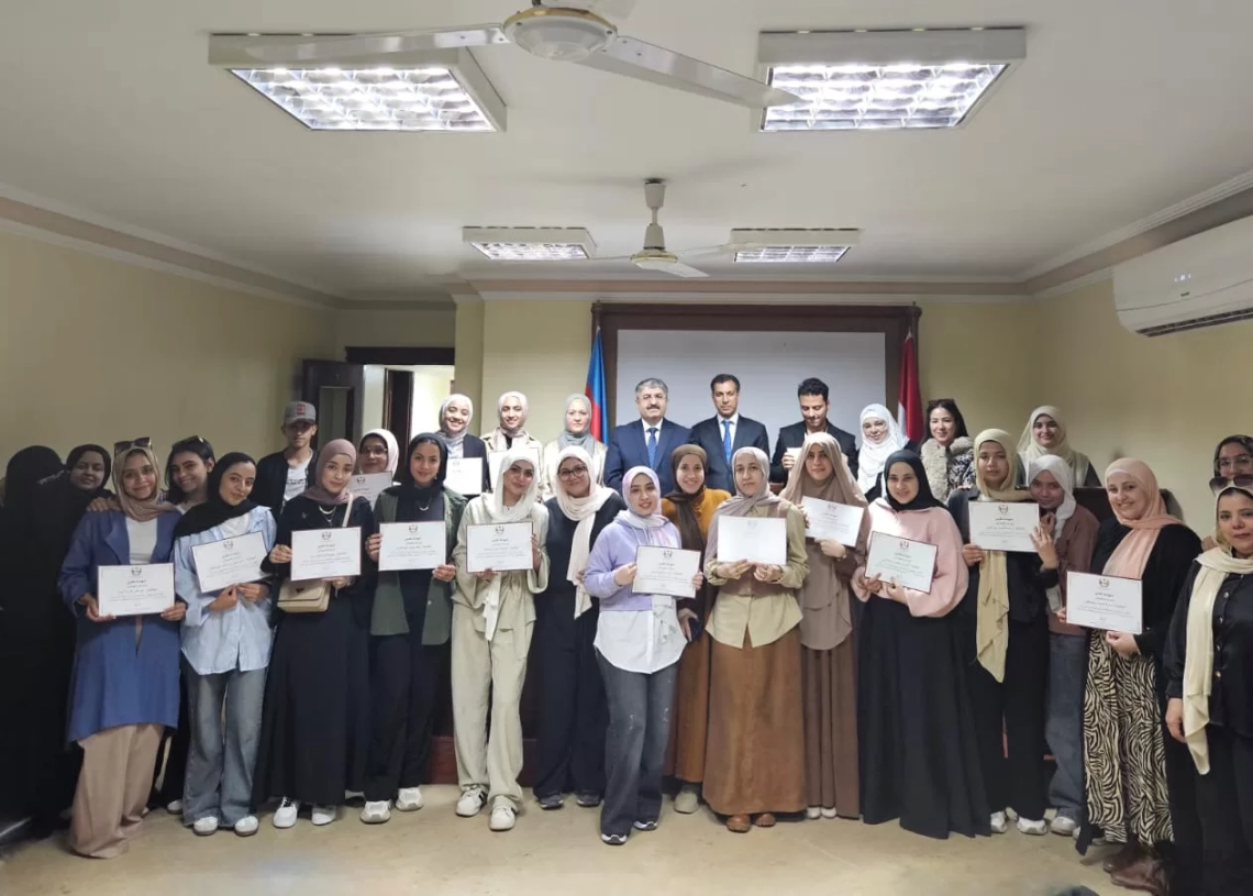 جمعية الصداقة المصرية الأذربيجانية تُكرّم المتفوقين من طلاب آداب القاهرة 19 - جريدة المساء جمعية الصداقة المصرية الأذربيجانية تُكرّم المتفوقين من طلاب آداب القاهرة 18 - جريدة المساء