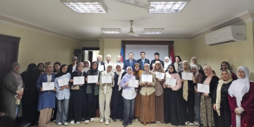 جمعية الصداقة المصرية الأذربيجانية تُكرّم المتفوقين من طلاب آداب القاهرة 2 - جريدة المساء جمعية الصداقة المصرية الأذربيجانية تُكرّم المتفوقين من طلاب آداب القاهرة 1 - جريدة المساء