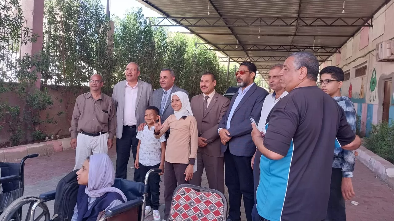 عروض السيرك تبهج الأيتام وذوي الاحتياجات الخاصة بمركز شباب قنا 33 - جريدة المساء