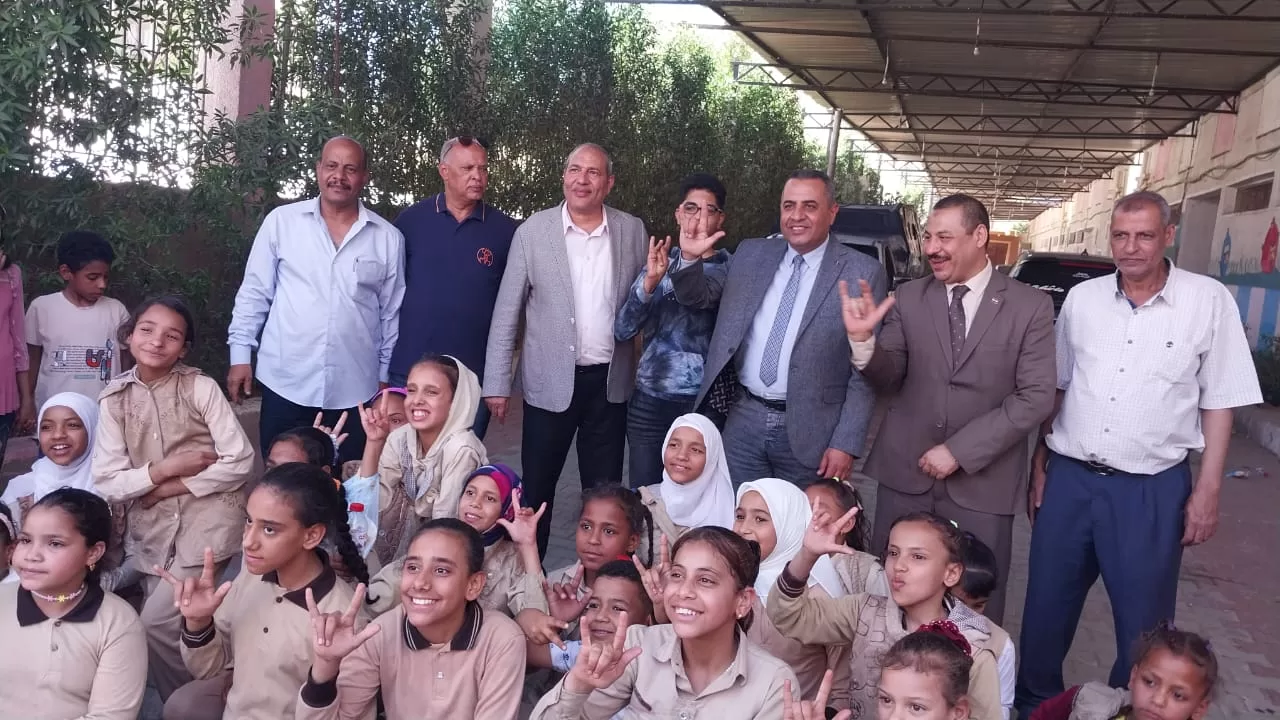 عروض السيرك تبهج الأيتام وذوي الاحتياجات الخاصة بمركز شباب قنا 23 - جريدة المساء