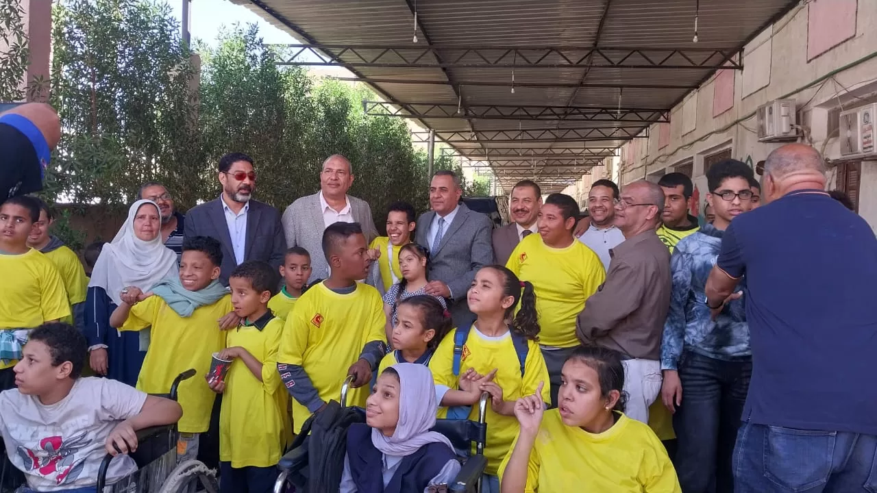 عروض السيرك تبهج الأيتام وذوي الاحتياجات الخاصة بمركز شباب قنا 41 - جريدة المساء