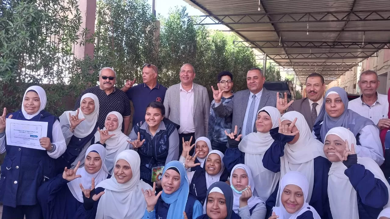 عروض السيرك تبهج الأيتام وذوي الاحتياجات الخاصة بمركز شباب قنا 35 - جريدة المساء