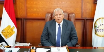 محافظ مطروح يعتمد عددا من عقود التقنين الجديدة 1 - جريدة المساء