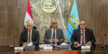 محافظ كفرالشيخ استعرض جهود عدد من إدارات الديوان العام 2 - جريدة المساء محافظ كفرالشيخ استعرض جهود عدد من إدارات الديوان العام 1 - جريدة المساء
