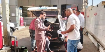 محافظ أسوان يوجه بتشديد الرقابة التموينية .. وإحباط محاولة لتهريب 516 لتر من السولار داخل محطة وقود 2 - جريدة المساء محافظ أسوان يوجه بتشديد الرقابة التموينية .. وإحباط محاولة لتهريب 516 لتر من السولار داخل محطة وقود 1 - جريدة المساء