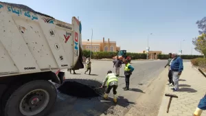 بالصور.. رئيس جهاز الشروق ينفذ مطبات بطريق الحرية استجابة لمناشدات الأهالي 21 - جريدة المساء