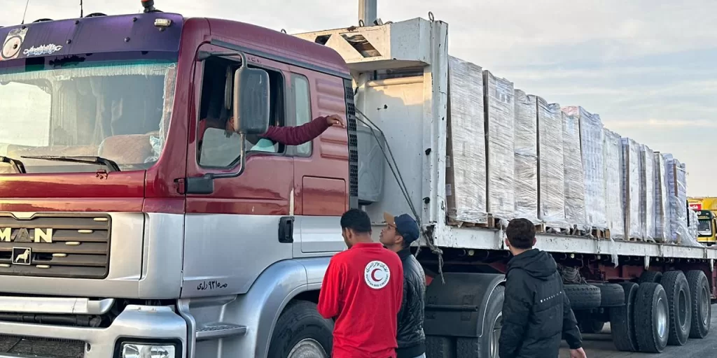 الهلال الأحمر يدفع بـ 105 ألف سلة غذائية وأطنان من الأدوية والمواد الإغاثية 26 - جريدة المساء الهلال الأحمر يدفع بـ 105 ألف سلة غذائية وأطنان من الأدوية والمواد الإغاثية 25 - جريدة المساء