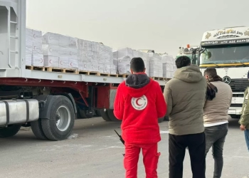 الهلال الأحمر يساند غزة بزاد 184