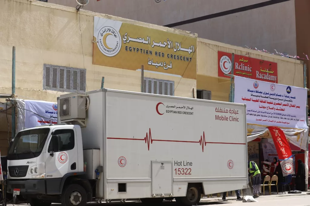 الهلال الأحمر يُطلق قوافل طبية شاملة بـ 5 محافظات 19 - جريدة المساء