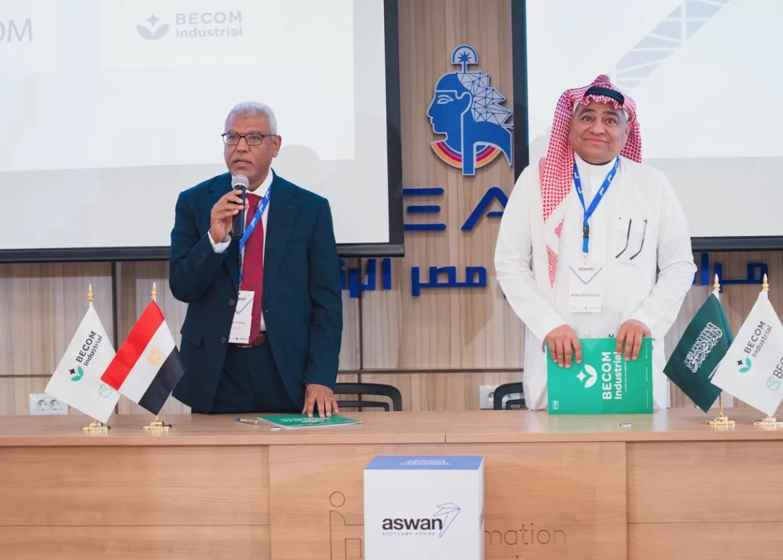 د.لؤي نصرت يشيد بالجهات الشريكة بالمعرض الزراعي الأول لجامعة أسوان 19 - جريدة المساء