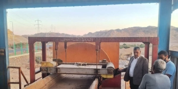 نائب محافظ أسوان يتفقد مصنع تدوير المخلفات والقمامة بالشلال 1 - جريدة المساء