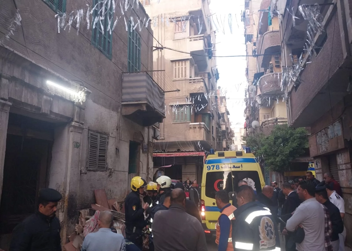 مصرع ثلاثه مواطنين بأنهيار عقار بالاسكندريه 17 - جريدة المساء