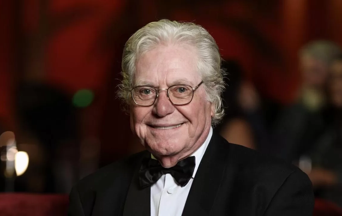 حسين فهمي يكرم من مركز السينما العربية على هامش "كان السينمائي" 19 - جريدة المساء