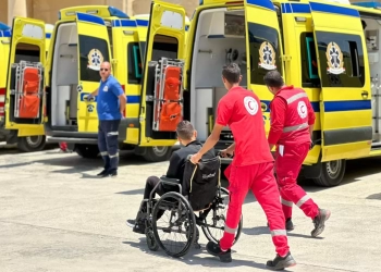 الهلال الأحمر يستقبل المصابين الفلسطينيين
