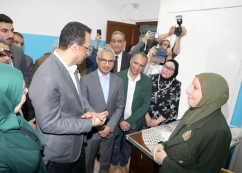 وكيلة مدرسة النور للمكفوفين ببني سويف تنقل صوت ذوي الهمم خلال زيارة وزير الاتصالات والمحافظ 19 - جريدة المساء