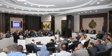 محافظ أسوان يتابع جاهزية مرافق الكهرباء ومياه الشرب لمواجهة إرتفاع درجات الحرارة .. ويوجه بسرعة التعامل مع البلاغات والطوارئ 1 - جريدة المساء