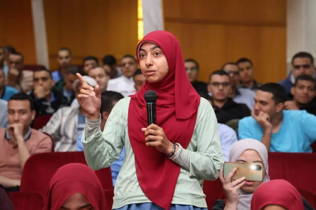 وزير الأوقاف يؤكد أهمية ترسيخ قيم الانتماء والمواطنة لدى الشباب الجامعي 35 - جريدة المساء