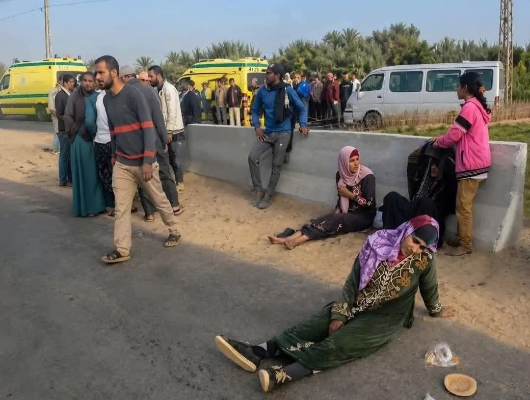 مصرع و إصابة 17 فى انقلاب سيارة عمالة بالسادات 19 - جريدة المساء