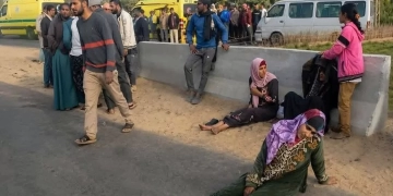مصرع و إصابة 17 فى انقلاب سيارة عمالة بالسادات 1 - جريدة المساء