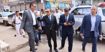 محافظ المنوفية يفاجئ مدينة منوف و يأمر بتشميع محلين تجاريين لتعديهما على حرم الطريق العام 1 - جريدة المساء