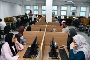 "مندور" يتابع الاختبارات الإلكترونية بصيدلة الإسماعيلية الجديدة الأهلية 21 - جريدة المساء