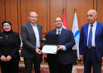 رئيس جامعة كفر الشيخ شهد مناقشة وعرض مشروعات تخرج طلاب برنامج اللغة الإنجليزية والترجمة المتميز بكلية الآداب 24 - جريدة المساء
