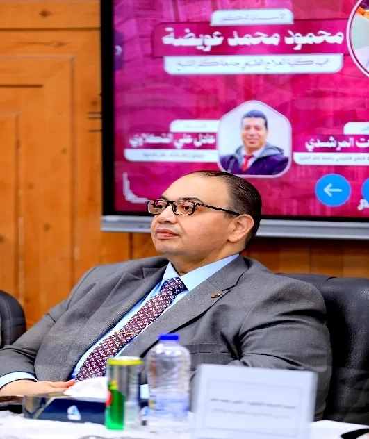رئيس جامعة كفر الشيخ يهنئ مدير إدارة الشئون الإدارية لبلوغه سن التقاعد ويشيد بمسيرته المتميزه 19 - جريدة المساء