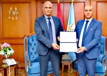 محافظ كفرالشيخ كرّم وكيل التموين السابق تقديرا لعطائه 13 - جريدة المساء