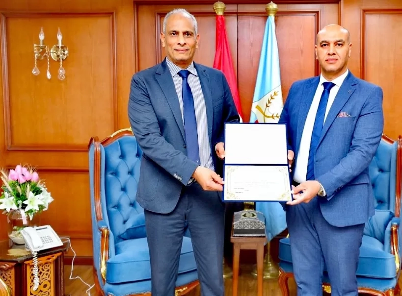 محافظ كفرالشيخ كرّم وكيل التموين السابق تقديرا لعطائه 15 - جريدة المساء
