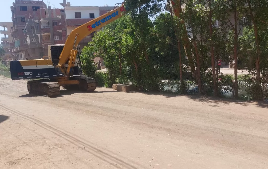 محافظ الجيزة يتابع أعمال تطهير ترع الشبرامنتية وسقارة القبلية ومصرف العزيزية بالبدرشين 19 - جريدة المساء