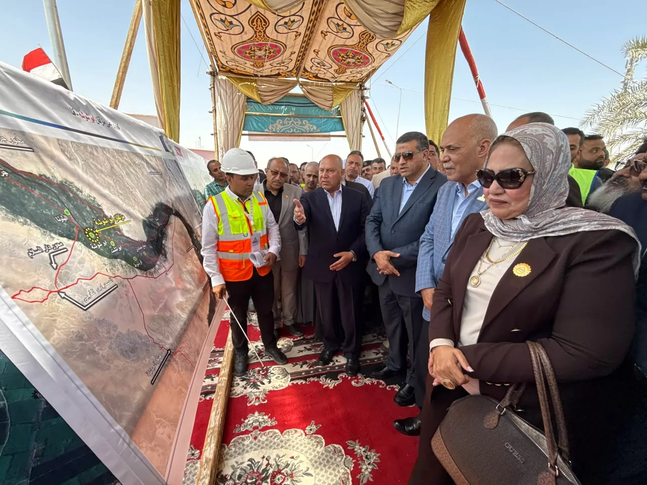 وزير النقل يشهد التشغيل التجريبي لكوبرى أبو شوشة بقنا 28 - جريدة المساء وزير النقل يشهد التشغيل التجريبي لكوبرى أبو شوشة بقنا 27 - جريدة المساء