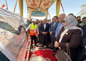 وزير النقل يشهد التشغيل التجريبي لكوبرى أبو شوشة بقنا 21 - جريدة المساء