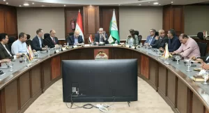بعد ساعات من التغييرات.. محافظ الجيزة يلتقي رؤساء الأحياء الجدد: كونوا علي قدر المسؤولية.. لن أقبل أي سلبية مع المواطنين 19 - جريدة المساء