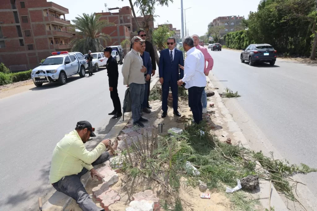 محافظ المنوفية يتفقد رفع كفاءة الجزيرة الوسطي و تجديد أعمدة الإنارة بطريق (شبين – قويسنا) 21 - جريدة المساء