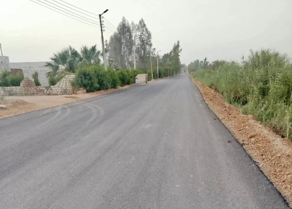 محافظ أسوان يتابع جهود مديرية الطرق لتنفيذ خطة الرصف بالطرق الرئيسية والداخلية 20 - جريدة المساء محافظ أسوان يتابع جهود مديرية الطرق لتنفيذ خطة الرصف بالطرق الرئيسية والداخلية 19 - جريدة المساء