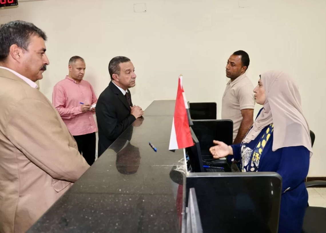 محافظ المنوفية يحيل سكرتير "شرق شبين" و 36 من العاملين بالحى و التموين للتحقيق 19 - جريدة المساء