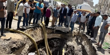 ائب محافظ الفيوم يتابع أعمال إصلاح كسر مفاجئ بخط طرد الصرف الصحي بمنطقة "الحادقة" 1 - جريدة المساء