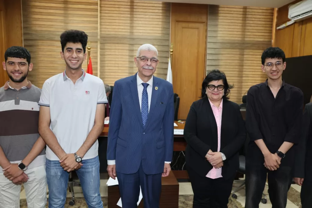 تكريم الفائزين فى مسابقة الطالب المثالى بجامعة المنوفية الأهلية 21 - جريدة المساء