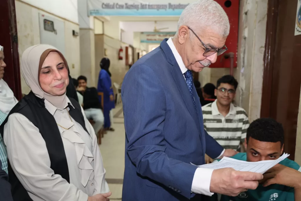 رئيس جامعة المنوفية يتفقد لجان الامتحانات بكلية التمريض 23 - جريدة المساء