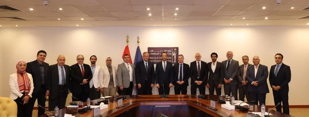 وزير الاتصالات يبحث مع مسئولي غرفة صناعة التكنولوجيا تعزيز التعاون المشترك 19 - جريدة المساء
