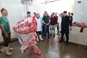 محافظ الجيزة يتفقد مجزرى المنيب والوراق للتأكد من جاهزيتهما.. ويحذر من العقوبة 31 - جريدة المساء