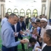 محافظ أسوان يوزع كروت تهنئة الرئيس السيسى والهدايا والعيدية على الأطفال 3 - جريدة المساء
