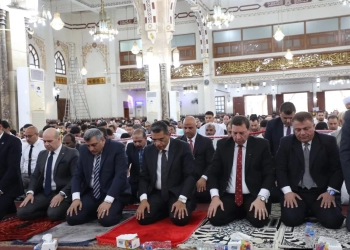 محافظ البحر الأحمر يؤدي صلاة عيد الأضحي المبارك بمسجد الميناء الكبير بالغردقة وسط حشود من المواطنين 29 - جريدة المساء