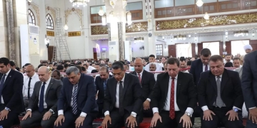 محافظ البحر الأحمر يؤدي صلاة عيد الأضحي المبارك بمسجد الميناء الكبير بالغردقة وسط حشود من المواطنين 1 - جريدة المساء