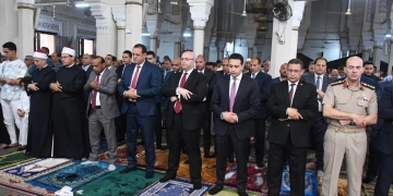 محافظ الفيوم يؤدي صلاة عيد الأضحى المبارك بمسجد ناصر الكبير 1 - جريدة المساء