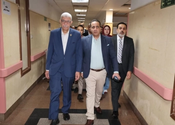 رئيس جامعة المنوفية يتفقد معهد الكبد و يهنئ الأطباء و العاملين بعيد الأضحى المبارك 25 - جريدة المساء